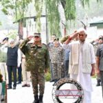 LG paid floral tributes to two Soldiers