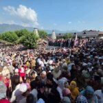 Ocean of devotion sweeps through Hazratbal on Friday following Eid-e-Milad prayers